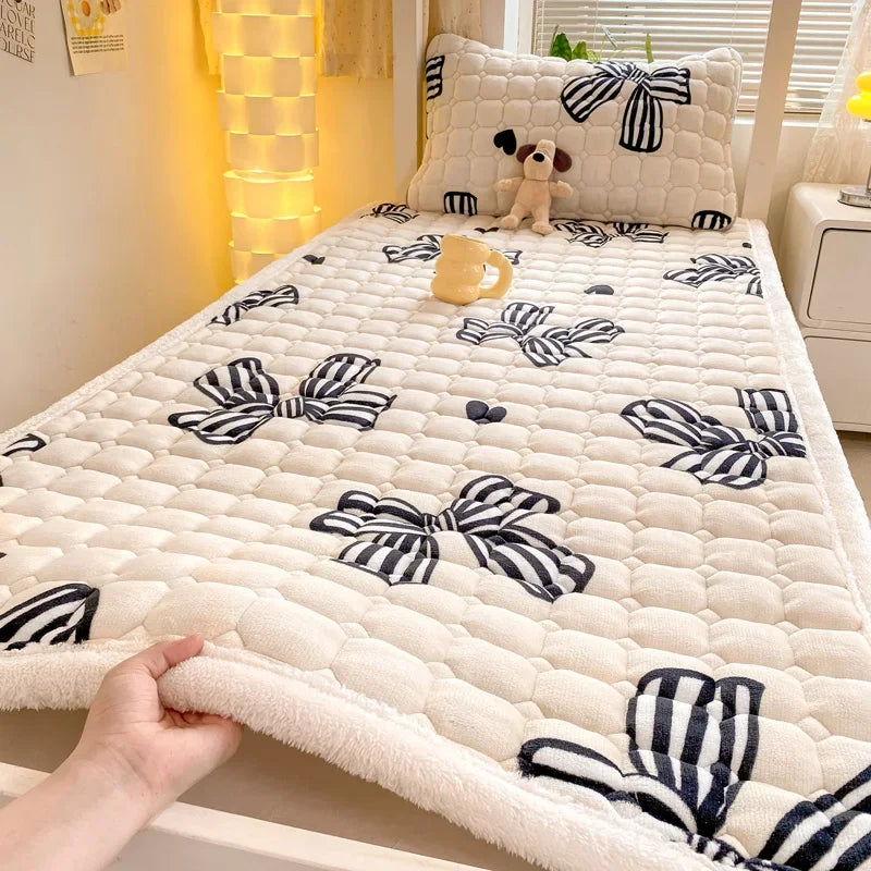 Winter Milk Velvet Bedspread King Size Bed Cover Quilted Mattress Pad Washable